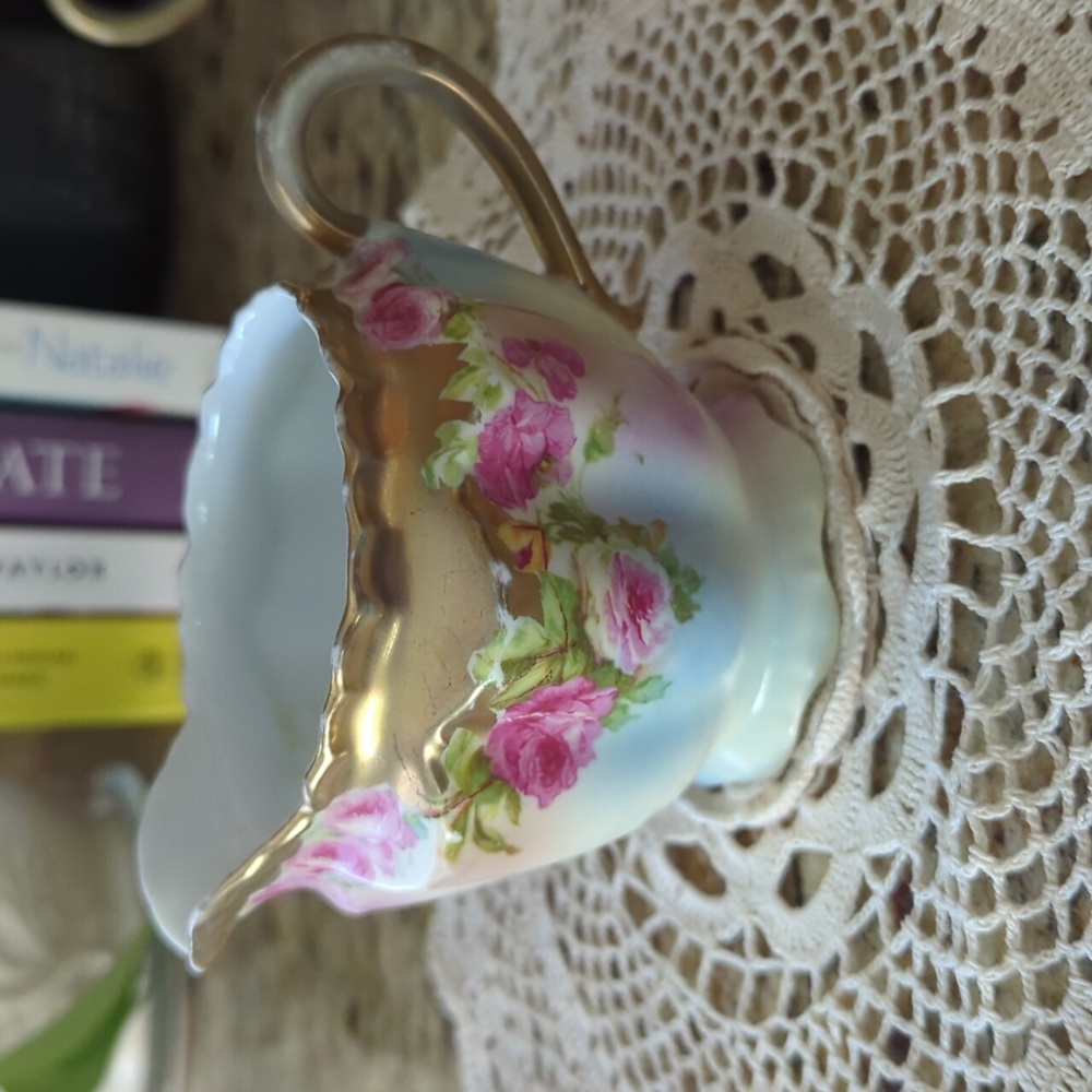 Lovely Vintage Gold & Floral Sugar Bowl with Lid & Creamer - Picture 2 of 12